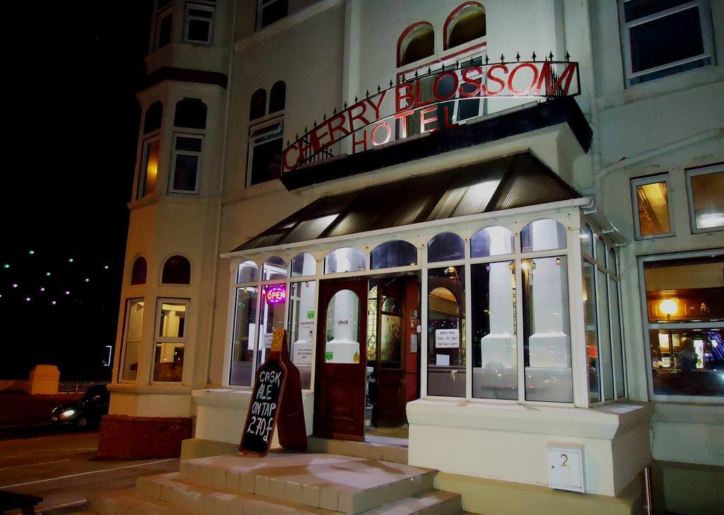 Cherry Blossom Inn 블랙풀 외부 사진